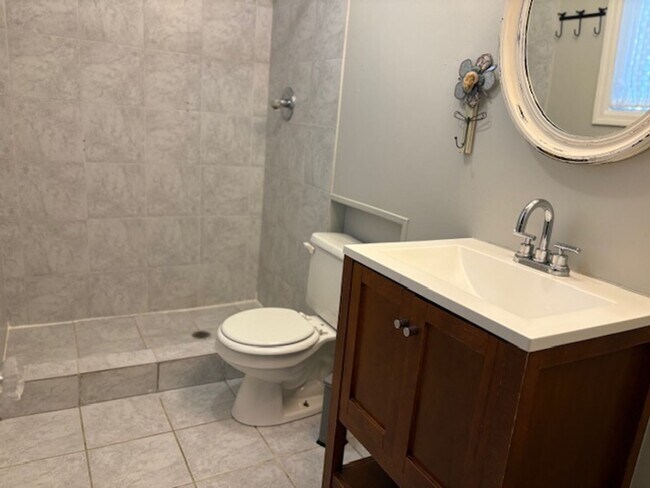 Building Photo - Historic Downtown Murfreesboro TN 3050 SF, 5BR/2BA for rent