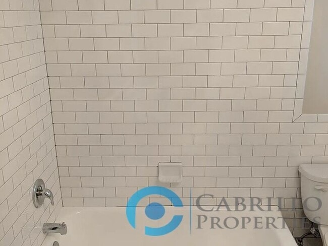 Building Photo - 3010 Quince St