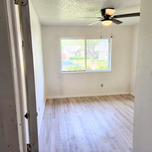 Building Photo - 1533 Bosque Dr