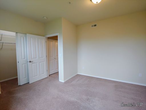 Building Photo - Large 3 Story Townhome with Tandem Garage!