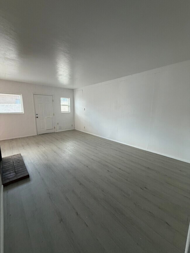 Building Photo - 1510 Amherst Dr SE