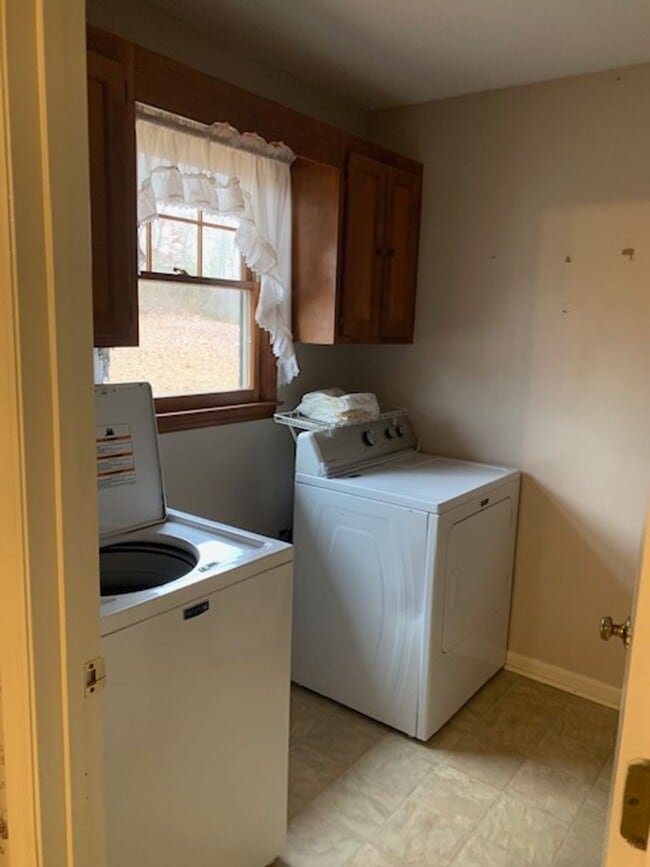 Building Photo - Single Family Home