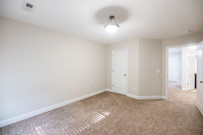 Building Photo - Stunning 5 Bedrooms, 4 Baths home in Summerfield with 2 car garage.