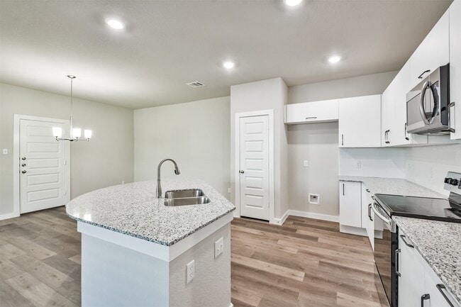 Building Photo - 9800 Grosbeak Ln