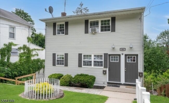 Building Photo - 83 Chestnut St