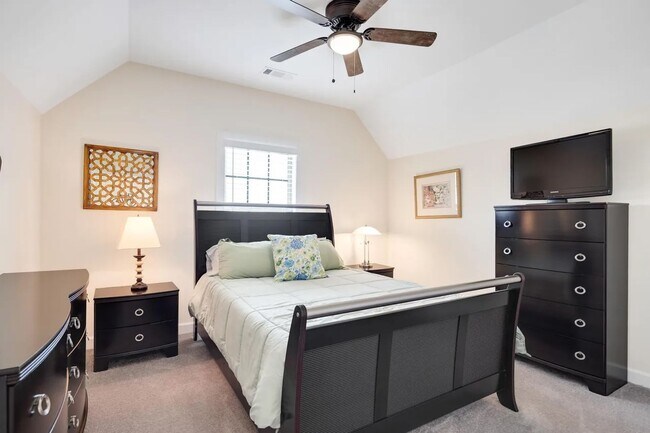 Building Photo - Custom Bartlett Home on Corner Lot with Mo...