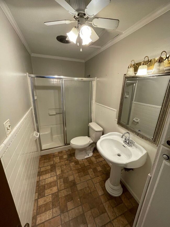 Building Photo - Beautiful 4 Bedroom Southern Hills Home