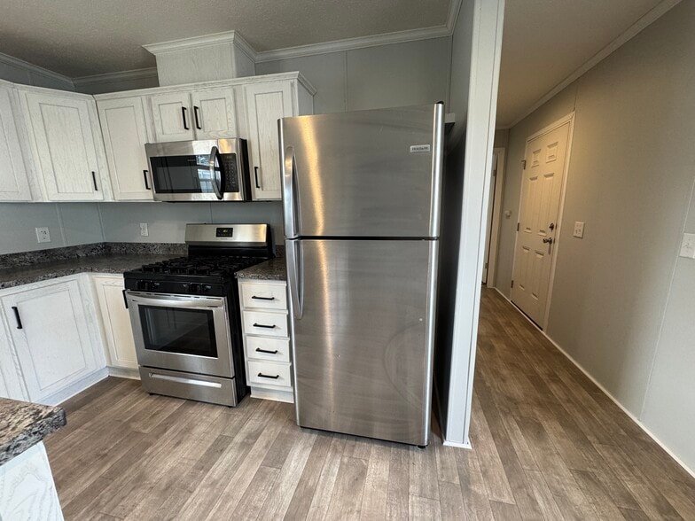 Building Photo - 2022 Marmoor Dr