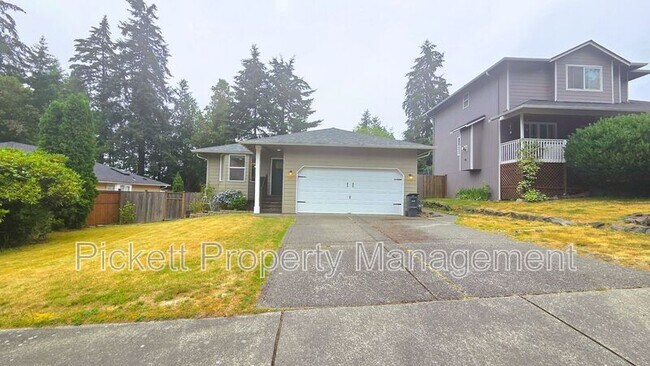 Building Photo - 1331 NE Gilmax Ln