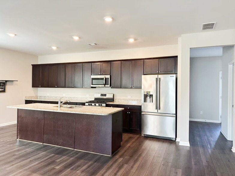 Building Photo - 4372 Grosbeak Dr