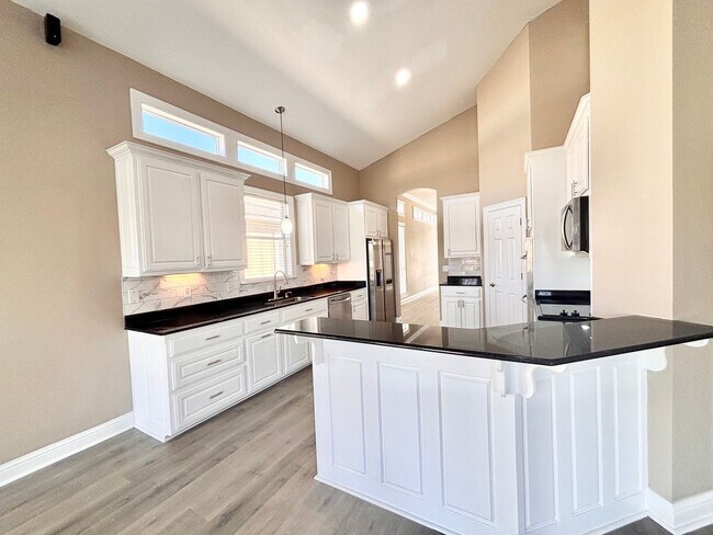 Building Photo - Stunning 5-Bedroom Home with Breathtaking Lake & Golf Course Views – Pelican Point Subdivision
