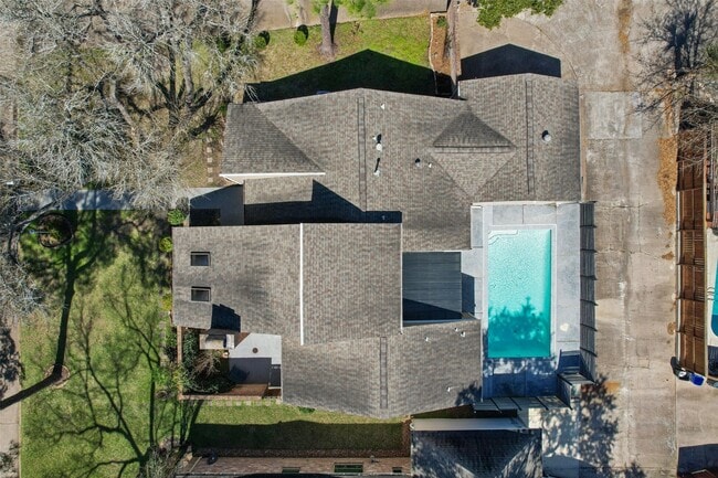 Building Photo - 707 Center Hill Dr