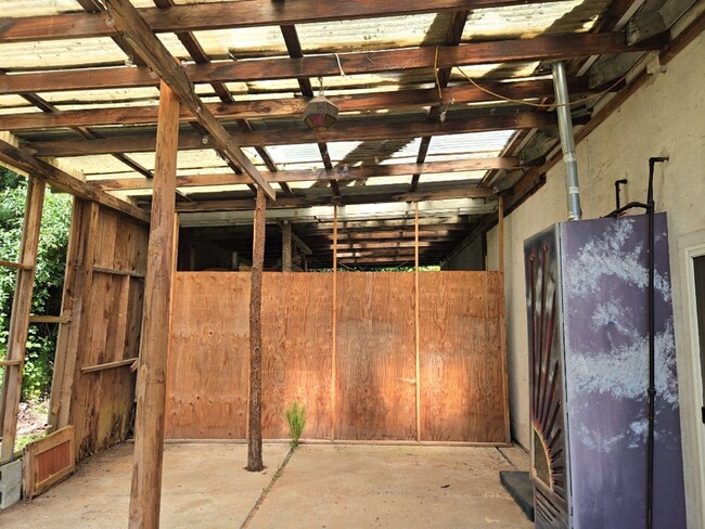Building Photo - Pet-friendly cottage on a private road, cl...