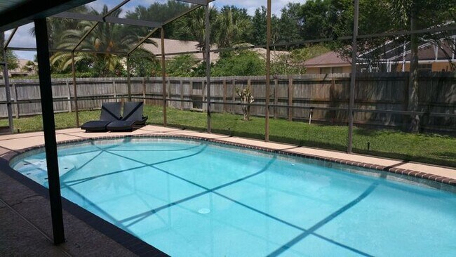 Building Photo - Spacious 4/2.5 Pool Home with 2-Car Garage...