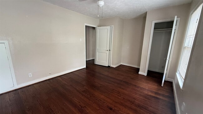Building Photo - 4420 Roseland St