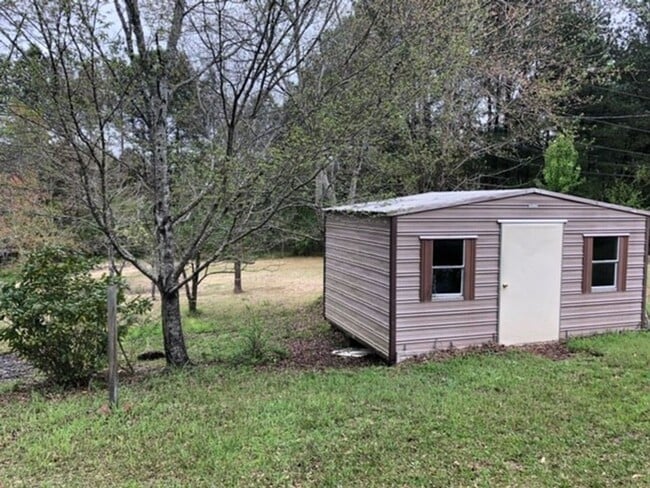 Building Photo - Renovated 3 Bedroom 1 Bath Home on 1 Acre for Rent!