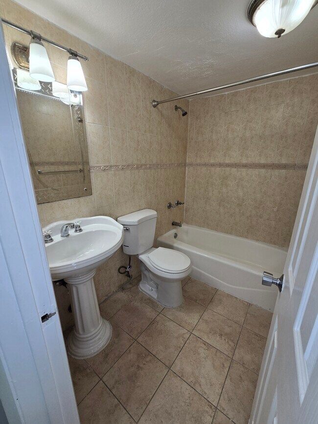 Building Photo - 120 ROYAL PALM Rd