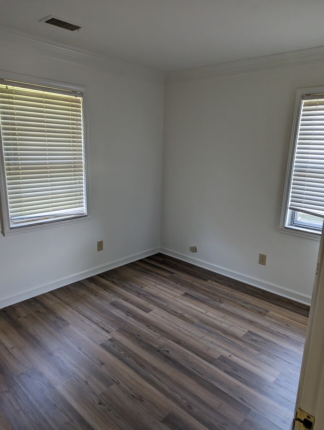 Building Photo - 6104 Hillside Ave