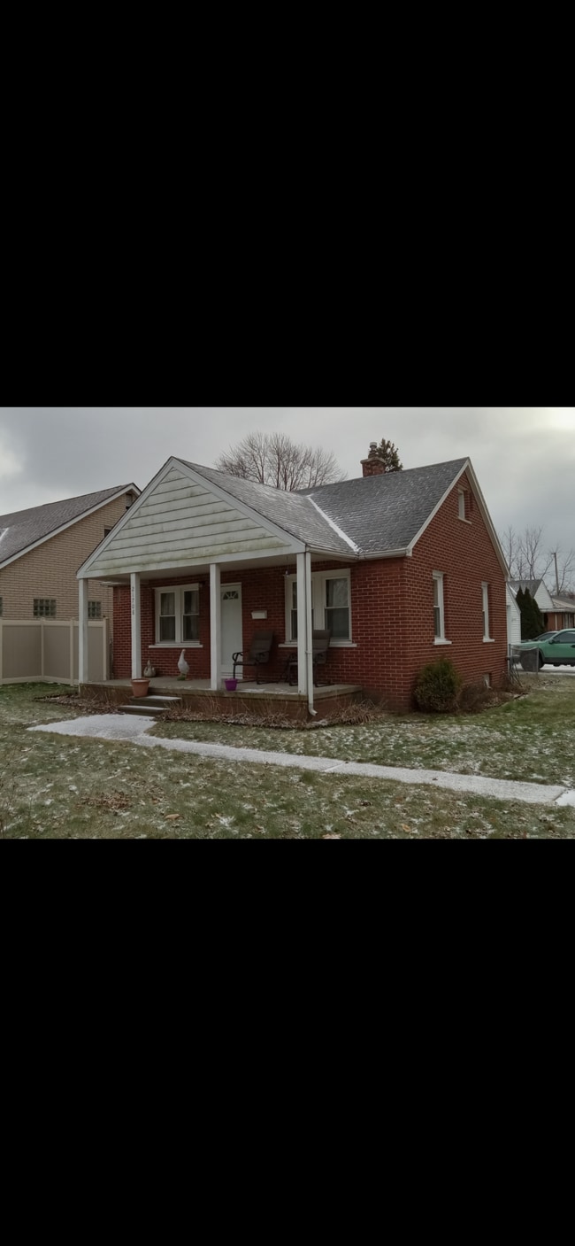 Building Photo - 21708 E 10 Mile Rd