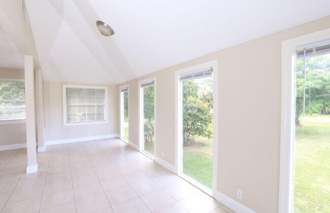 Building Photo - 4916 Silver Oak Dr