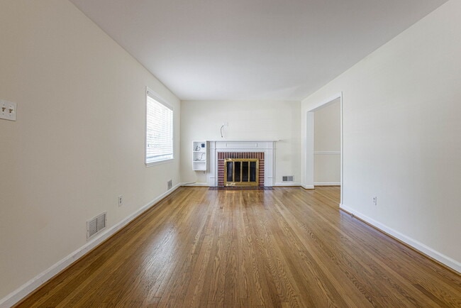 Building Photo - 2509 Crest Ave