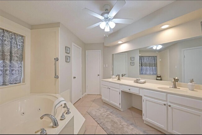 Building Photo - 13310 Meisterwood Dr