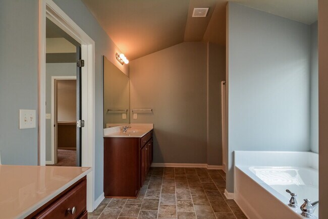 Building Photo - 1081 Rock Elm Dr