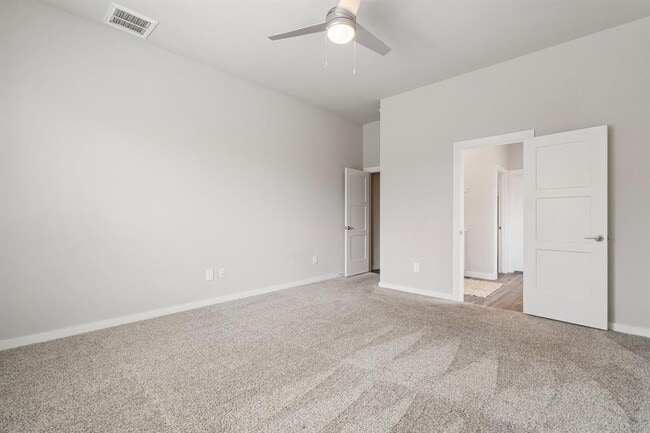 Building Photo - 14261 Lake Lodge Dr