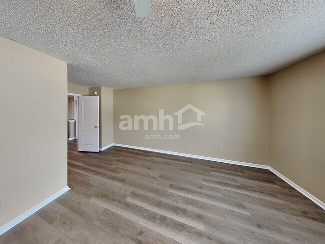 Building Photo - 515 Bridgewater Dr