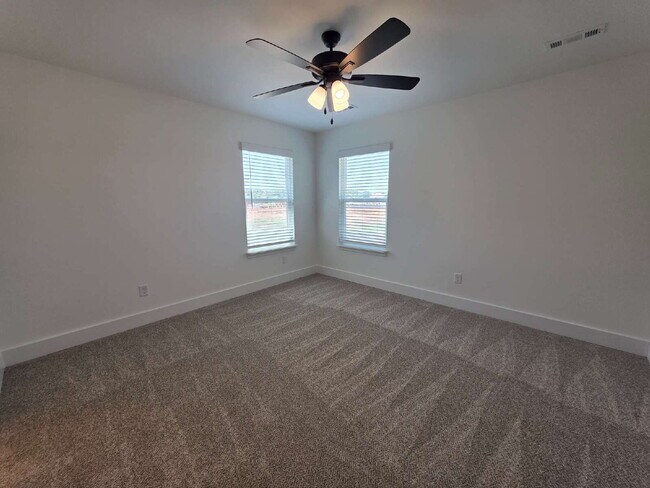 Building Photo - 8760 Sunspire Ln