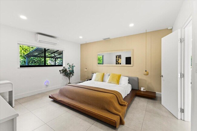 Building Photo - 1049 W Palmetto Park Rd