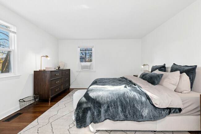 Building Photo - 2 Cross Hwy