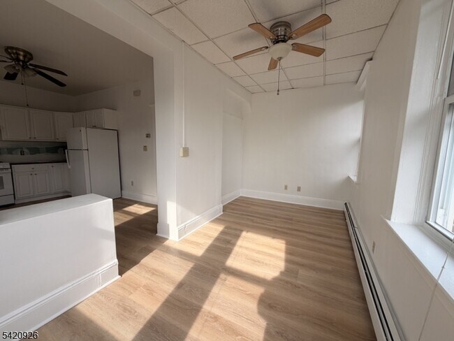 Building Photo - 536 Lake Ave