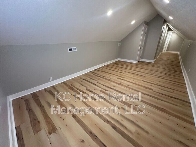 Building Photo - 4010 S Benton Ave