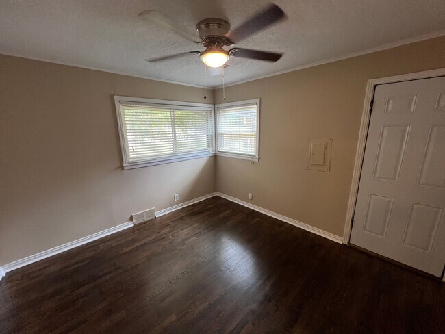 Building Photo - 2121 W Wedington Dr