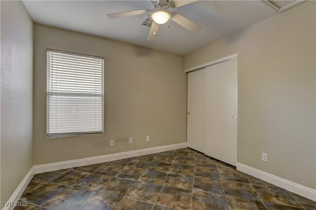 Building Photo - 10530 Lilac Tree Ave