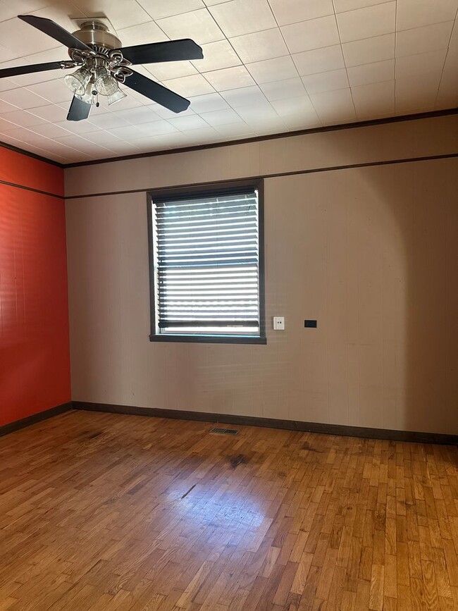 Building Photo - $1,355.00 Move-in-special