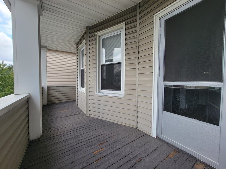 Building Photo - 206 Cambridge Ave