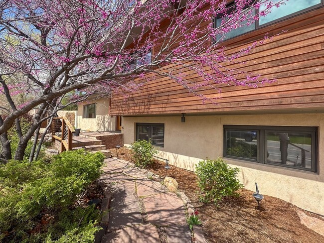 Building Photo - Executive Rental Available for Immediate M...