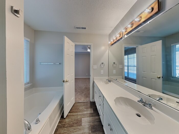 Building Photo - 11307 Astoria Dr