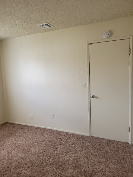 Building Photo - 15549 Barranca Way