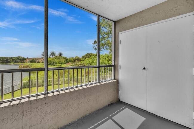 Building Photo - 2803 N Oakland Forest Dr
