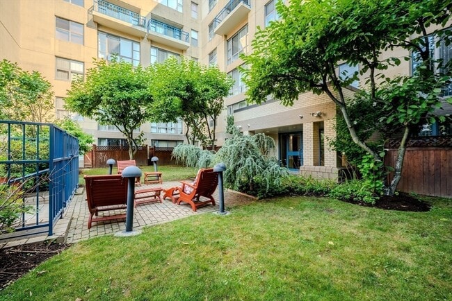 Building Photo - 170 Gore St