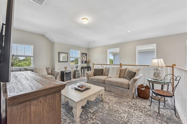 Building Photo - 117 Stone Cyn Dr