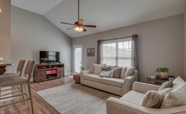 Building Photo - Beautiful home ready for you.