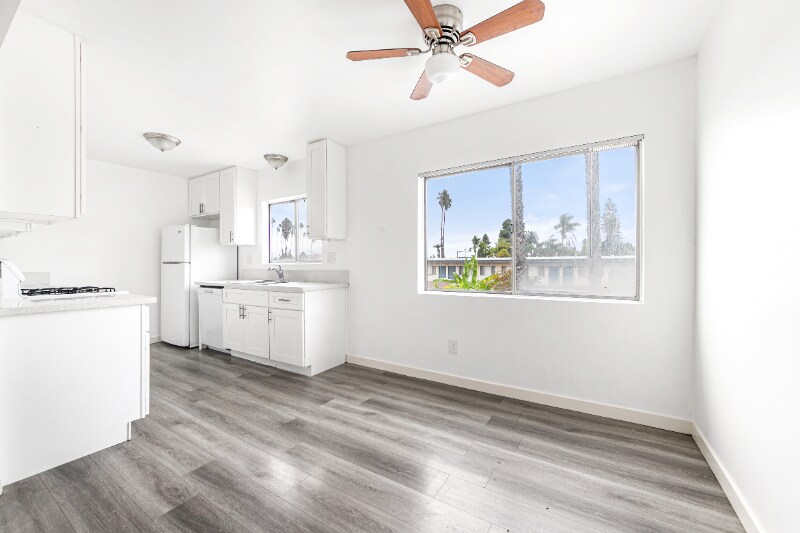 Building Photo - 410 W Regent St