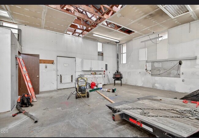 Building Photo - 981 Upper Applegate Rd