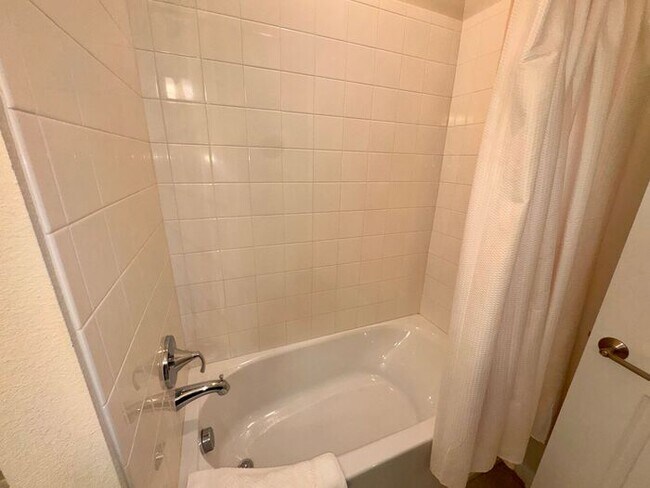 Building Photo - Fully Furnished 2/2 Luxury Storey Lake Condo near Disney with a Stunning Balcony Viiew!