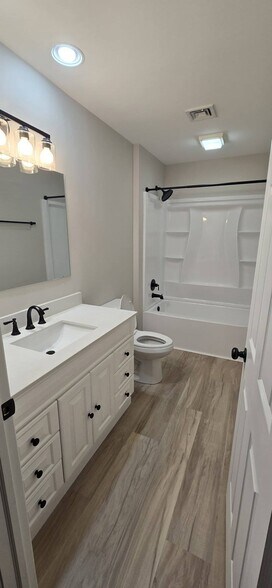 Building Photo - 245 Plum Aly