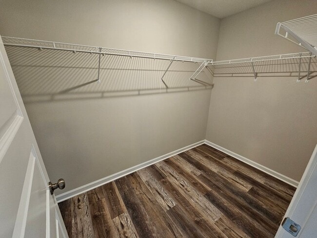 Building Photo - LUXURY 3 BEDROOM RANCH STYLE HOME IN SCENIC FOX RUN